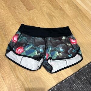 Lululemon low rise 2.5” speed up size 2